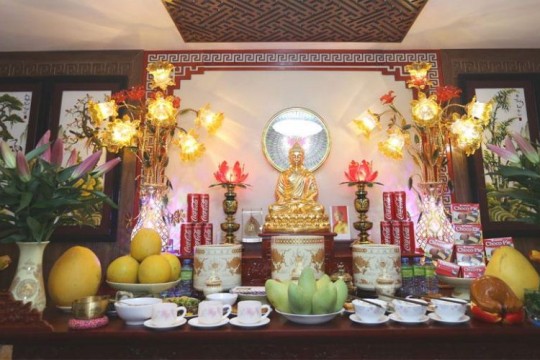 Bố trí đèn phòng thờ sao cho đúng? Nguyên tắc & kiêng kỵ cần biết